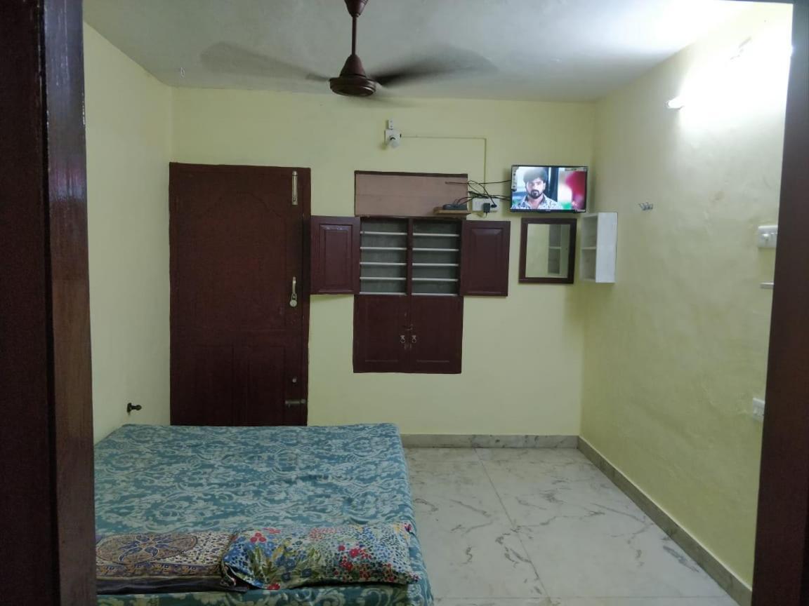 Raghavi Tourist Home Komoryn Zewnętrze zdjęcie