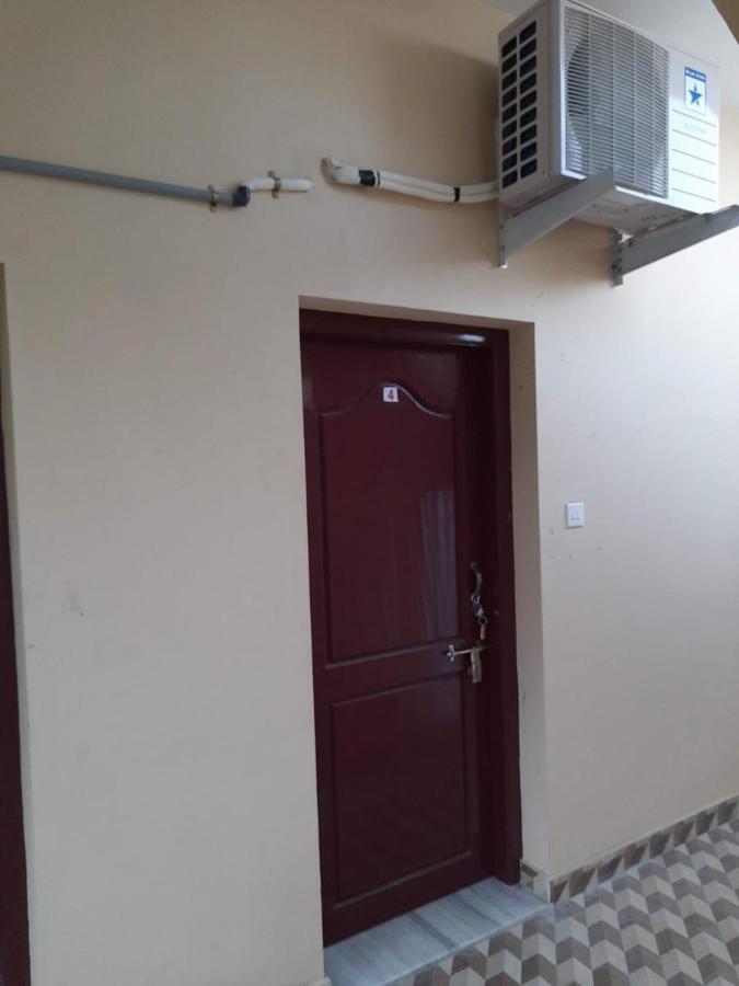 Raghavi Tourist Home Komoryn Zewnętrze zdjęcie